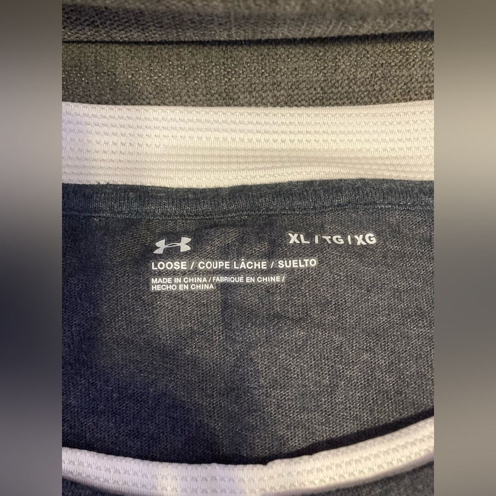 Under Armour Top. Like New. EUC. - Picture 3 of 4